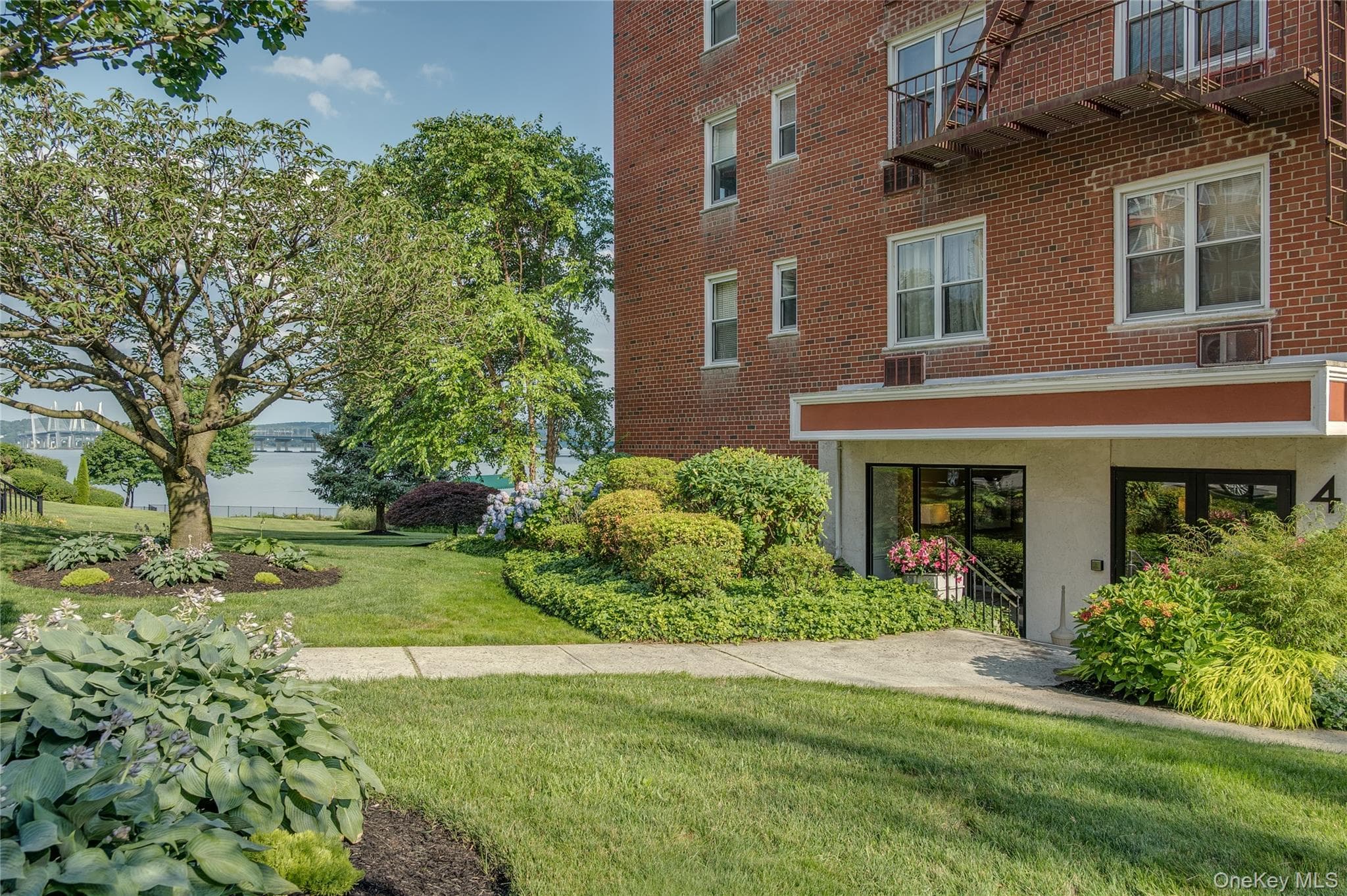 4 Salisbury Point Unit: 4A, Nyack