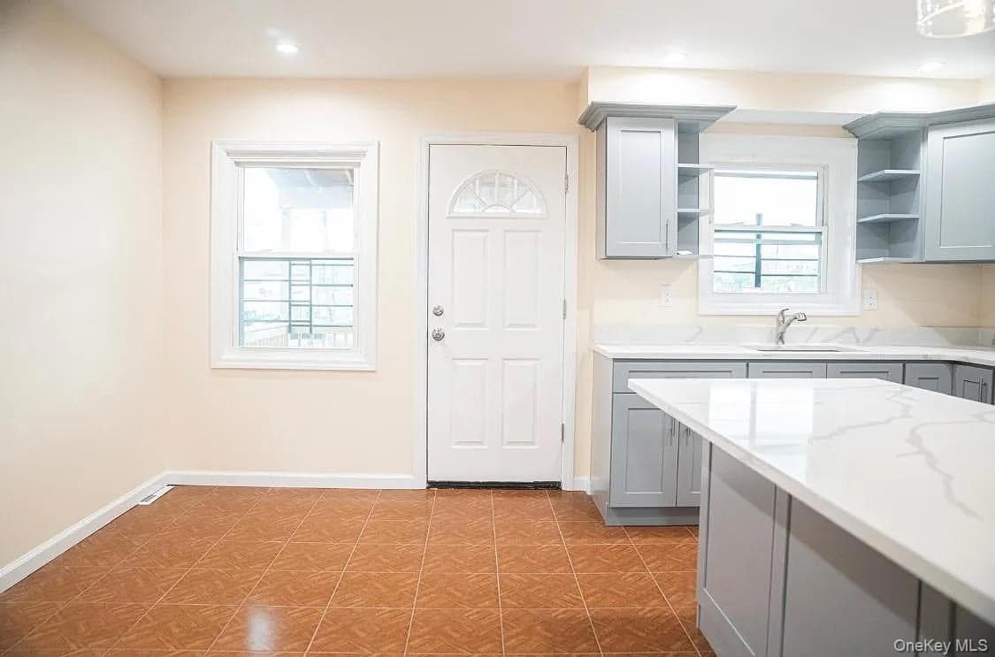 2723 Colden Avenue thumbnail 3