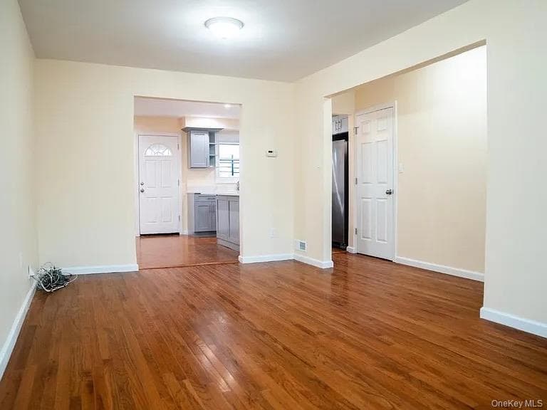 2723 Colden Avenue thumbnail 4