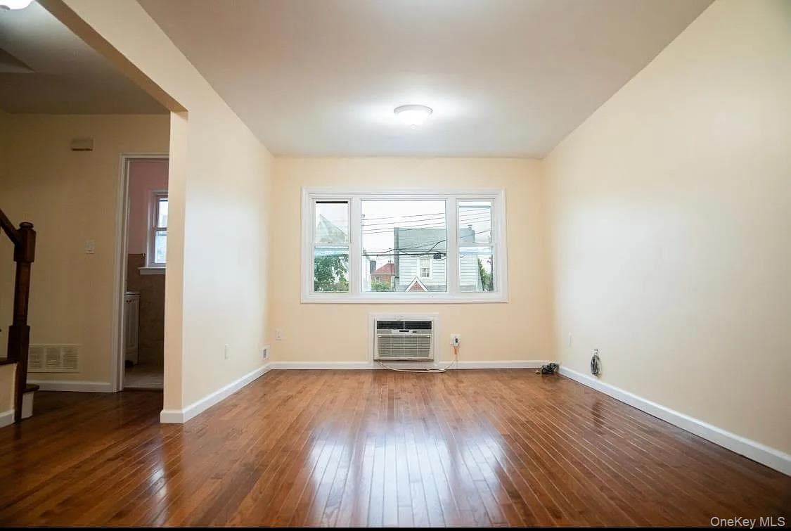 2723 Colden Avenue thumbnail 5