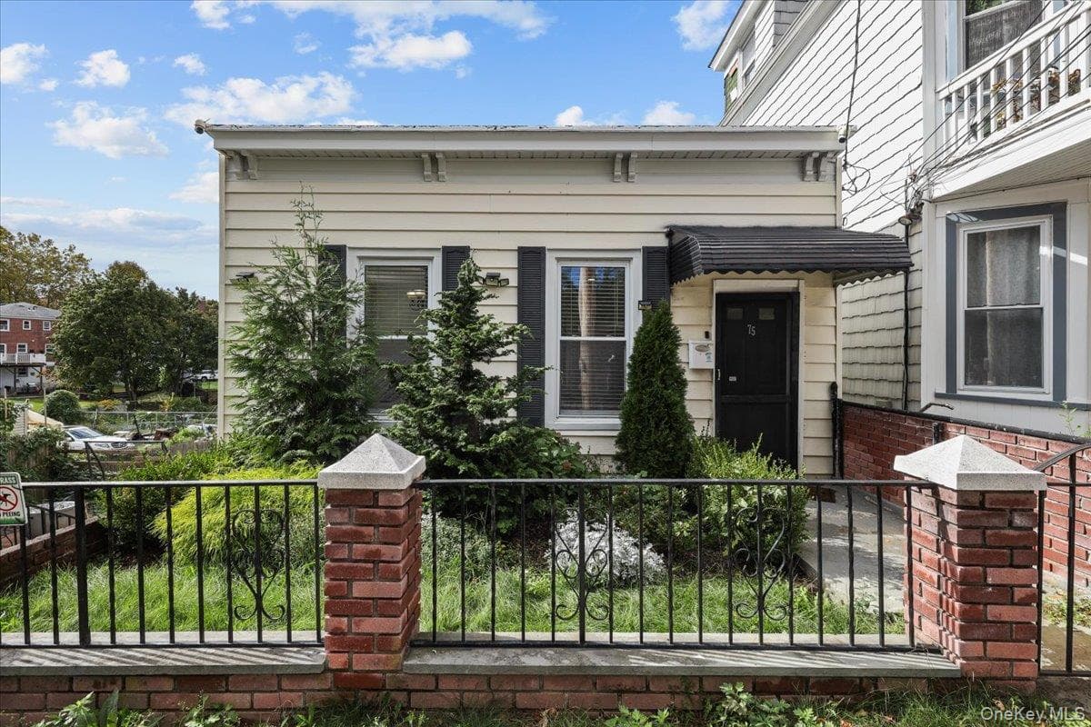 75 Dartmouth Avenue, Yonkers