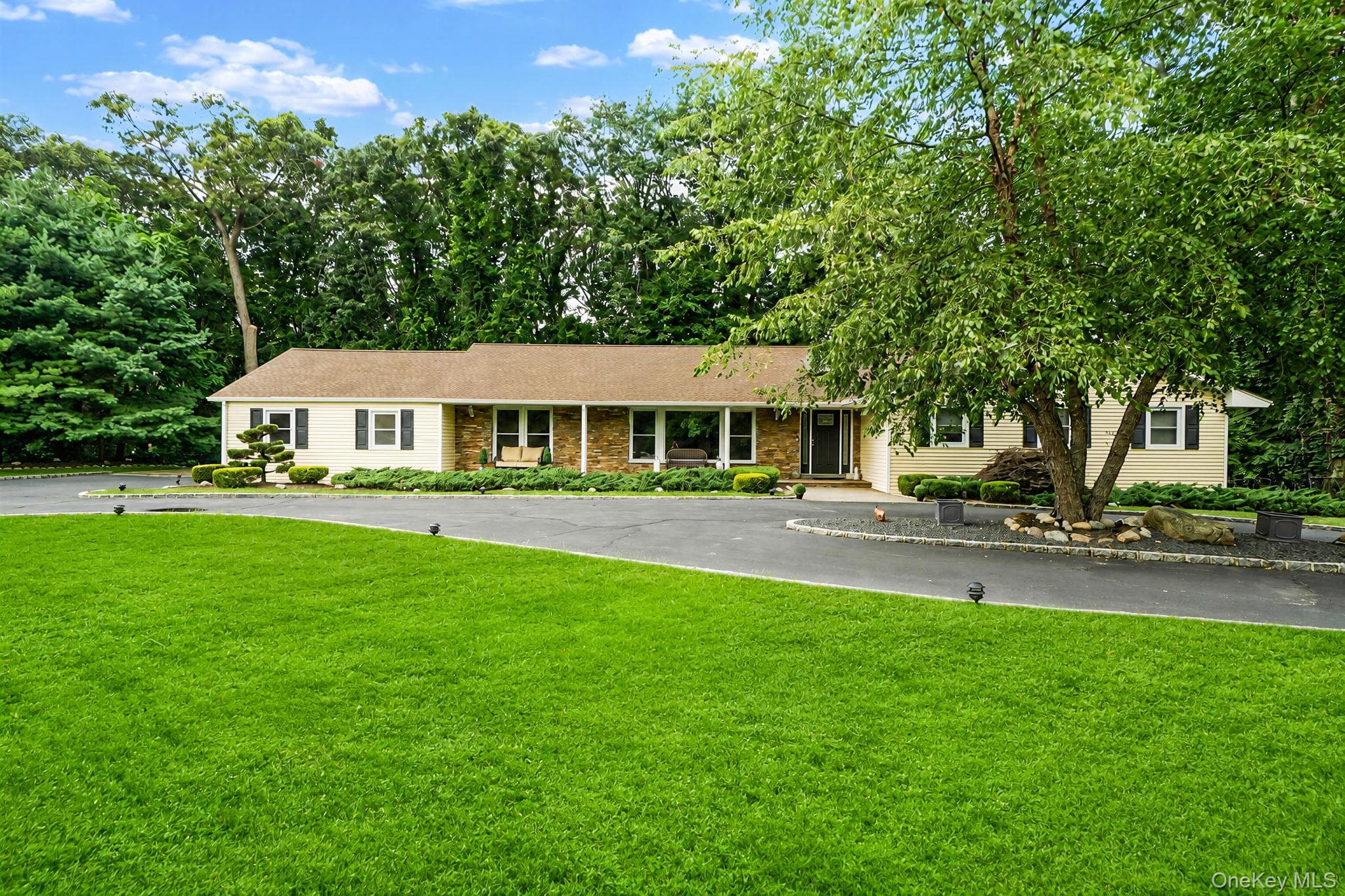 10 Williamsburg Drive, Fort Salonga