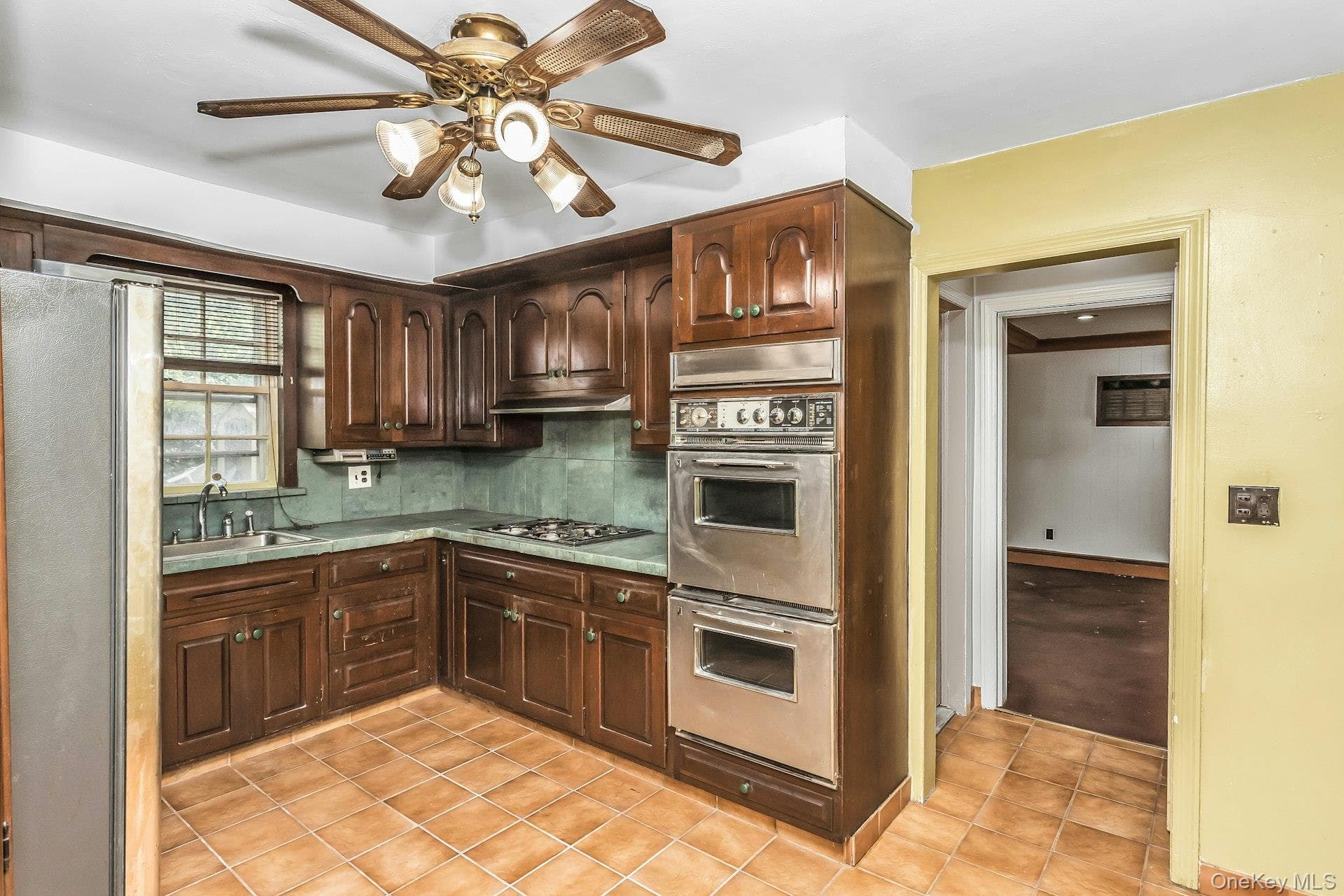 915 Glenwood Road thumbnail 12