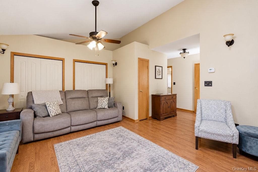 151-27 11th Avenue thumbnail 4