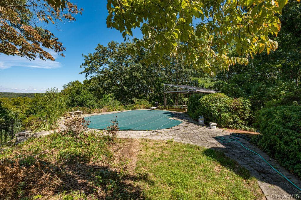105 Laurel Lane thumbnail 6