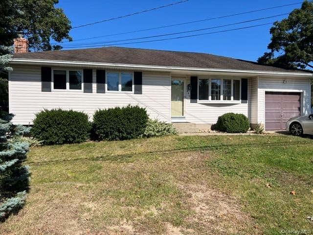 226 Estelle Avenue, Holbrook
