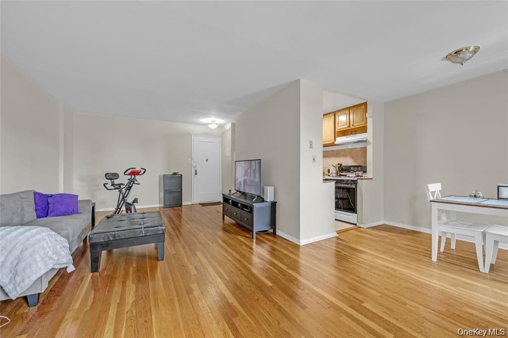 84-25 118 Street Unit: 3D thumbnail 3