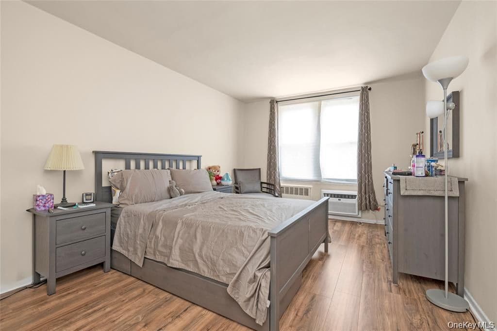 84-25 118 Street Unit: 3D thumbnail 5