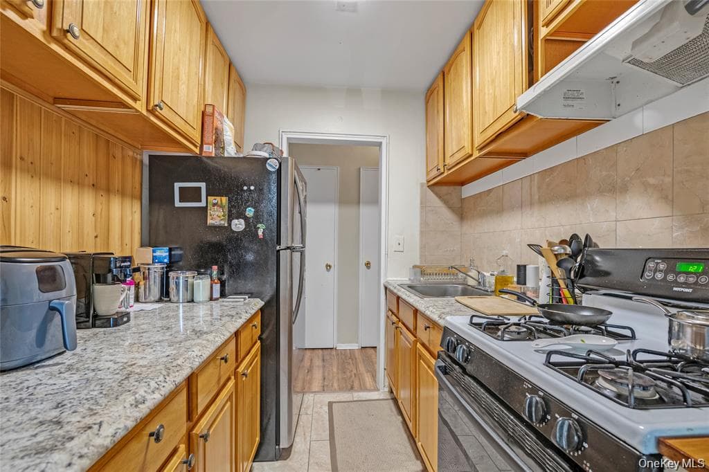 84-25 118 Street Unit: 3D thumbnail 4
