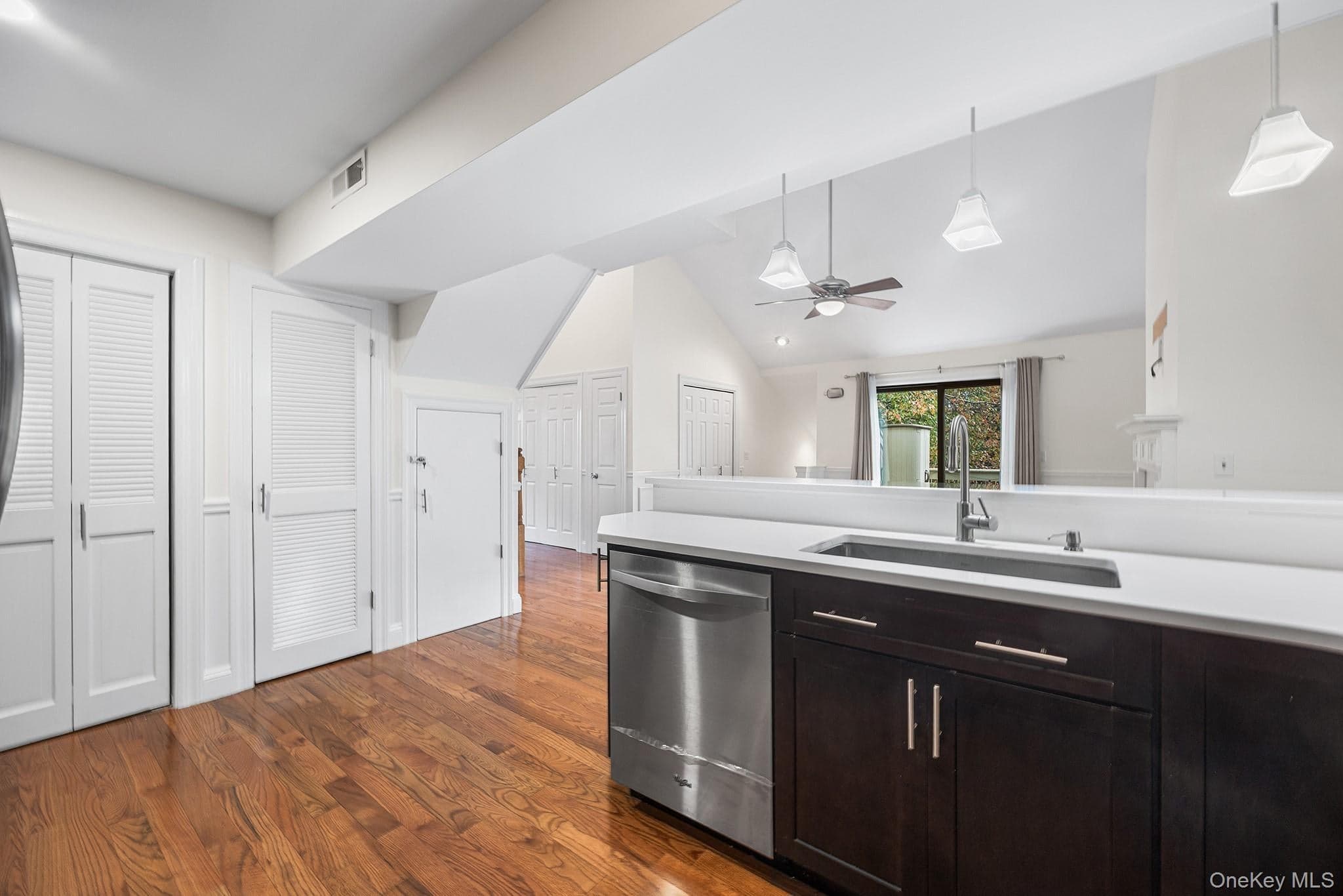 225 Lakeside Drive thumbnail 8