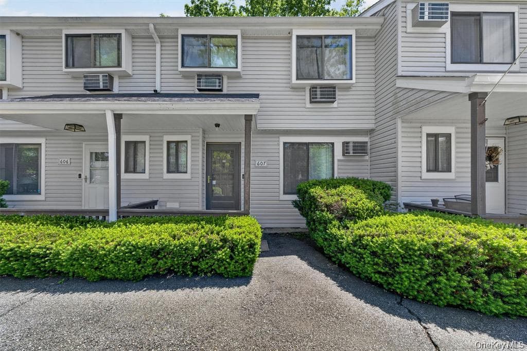 607 Mountain Laurel Drive thumbnail 2