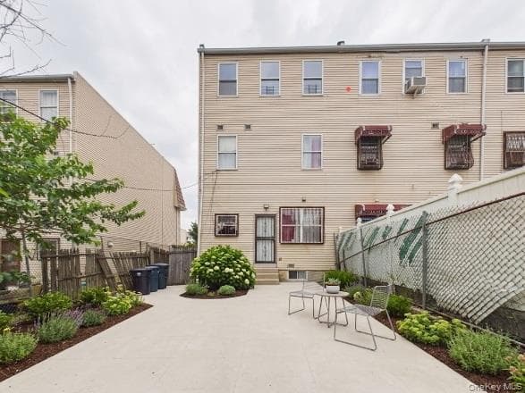 1222 Vyse Avenue thumbnail 6