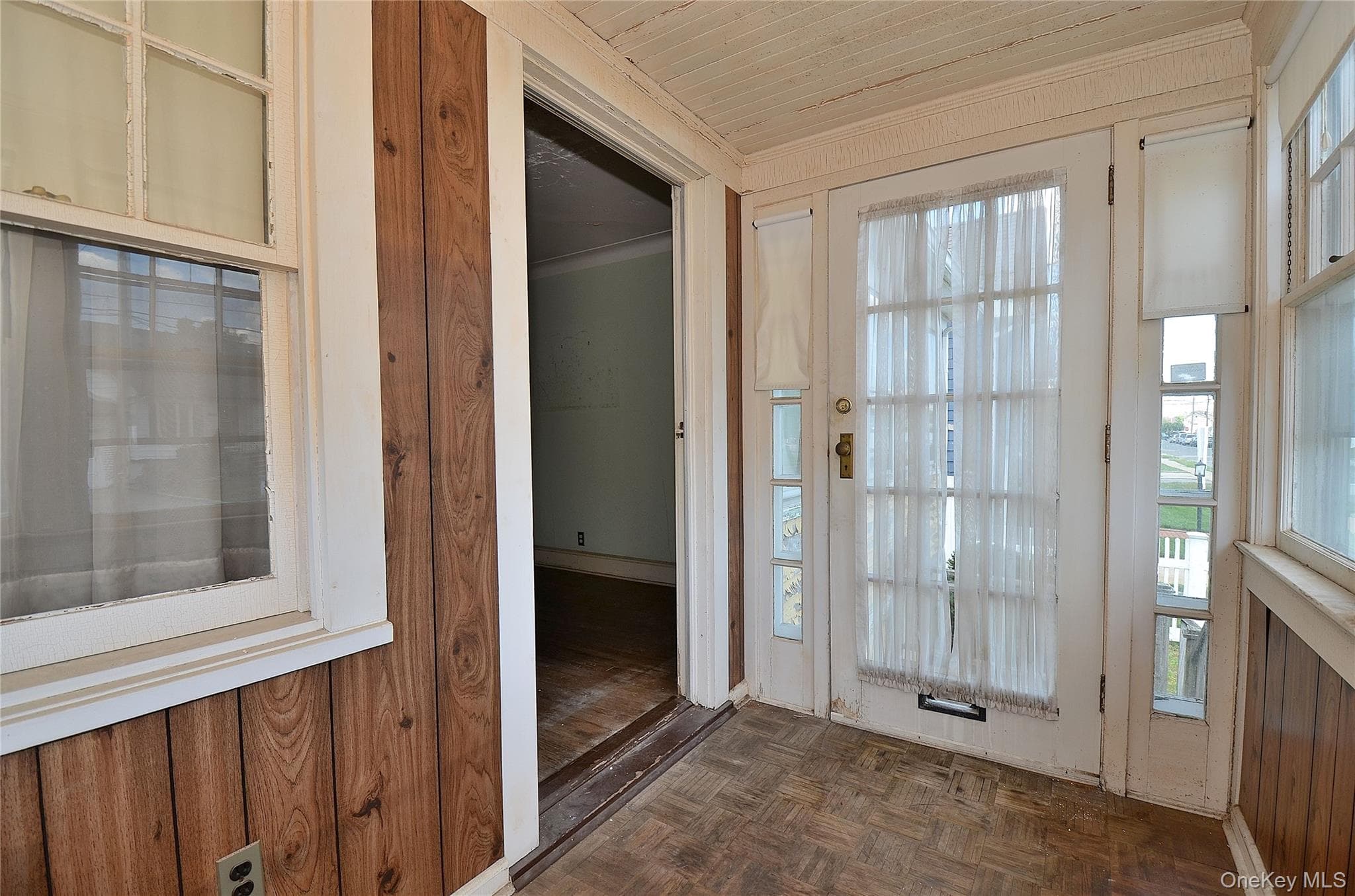 2586 Riverside Drive thumbnail 6