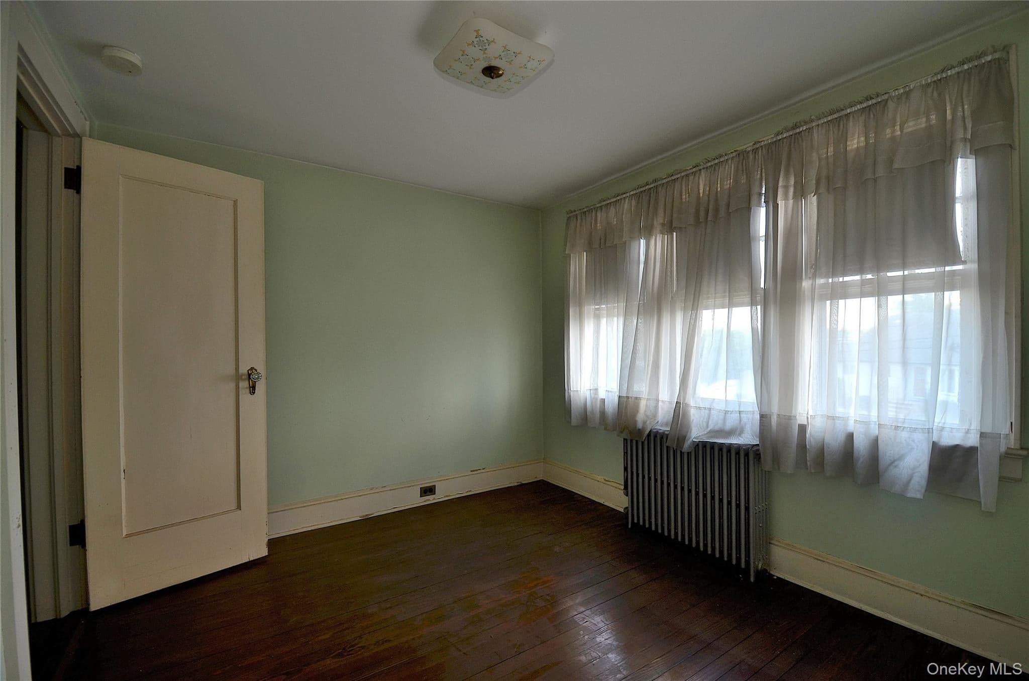 2586 Riverside Drive thumbnail 21