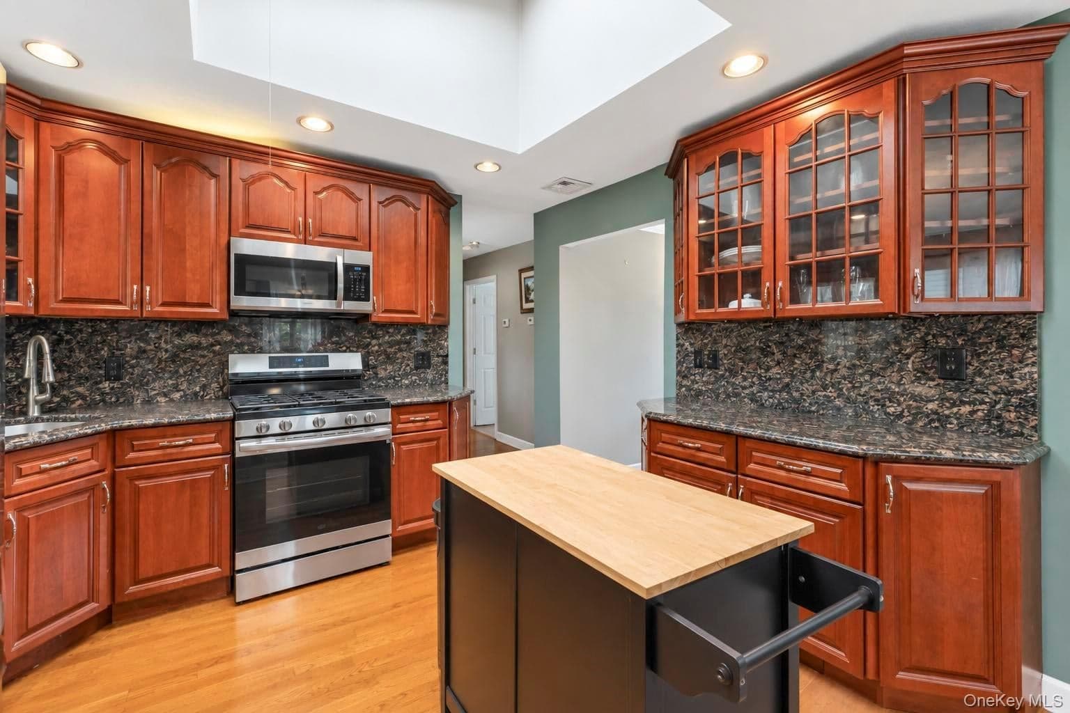 272 W 12th Street thumbnail 13