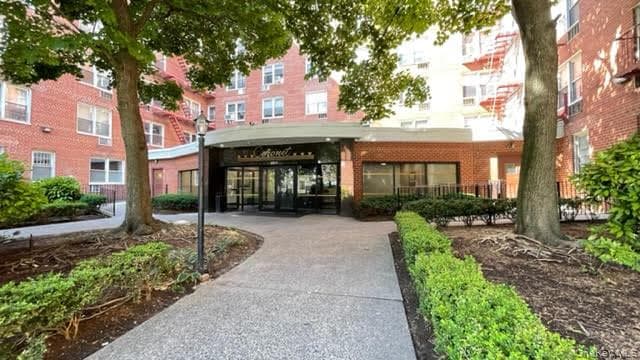 63-11 Queens Boulevard Unit: E17, Woodside