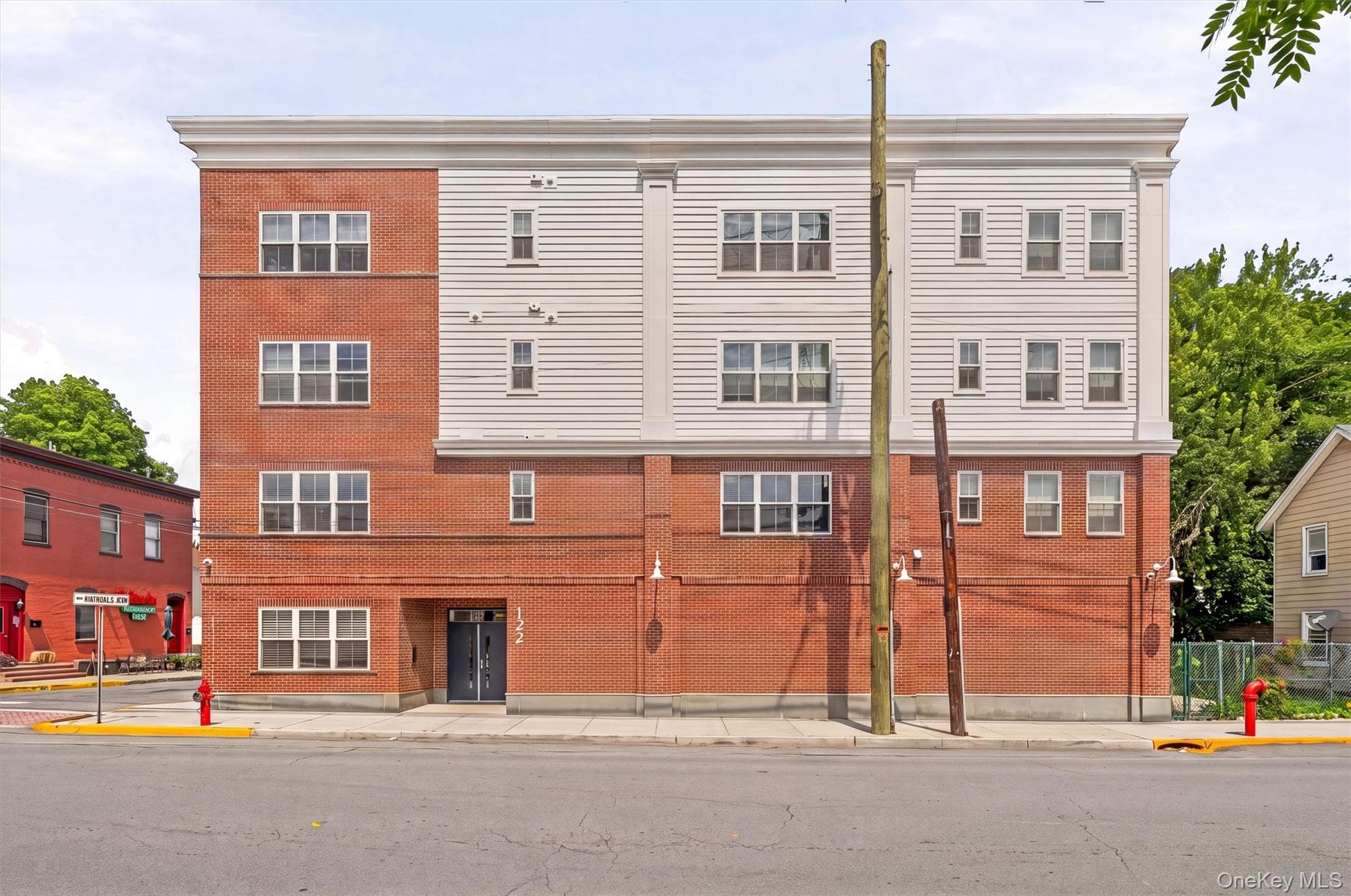 122 Greenwich Avenue thumbnail 2
