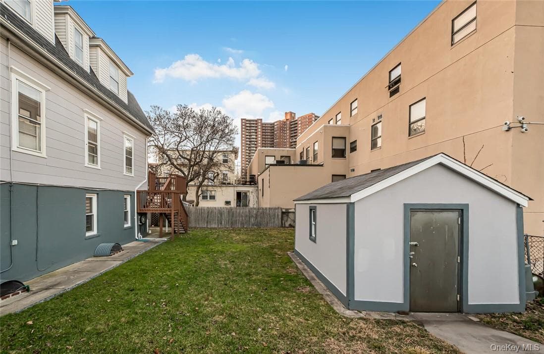 451 W 258th Street thumbnail 26