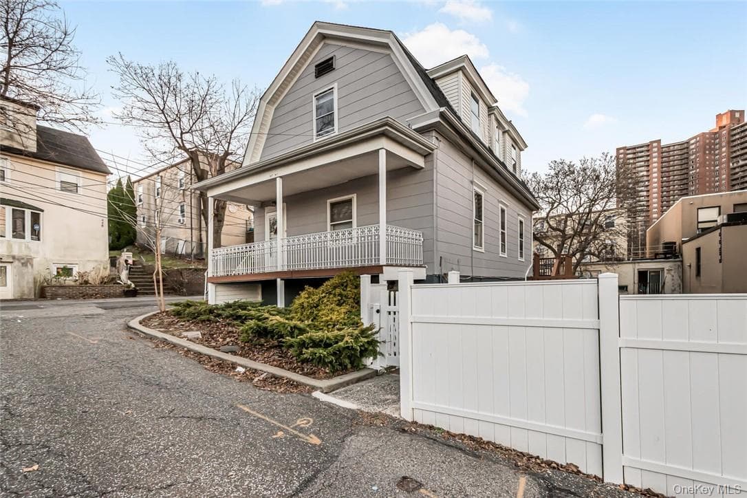 451 W 258th Street thumbnail 3