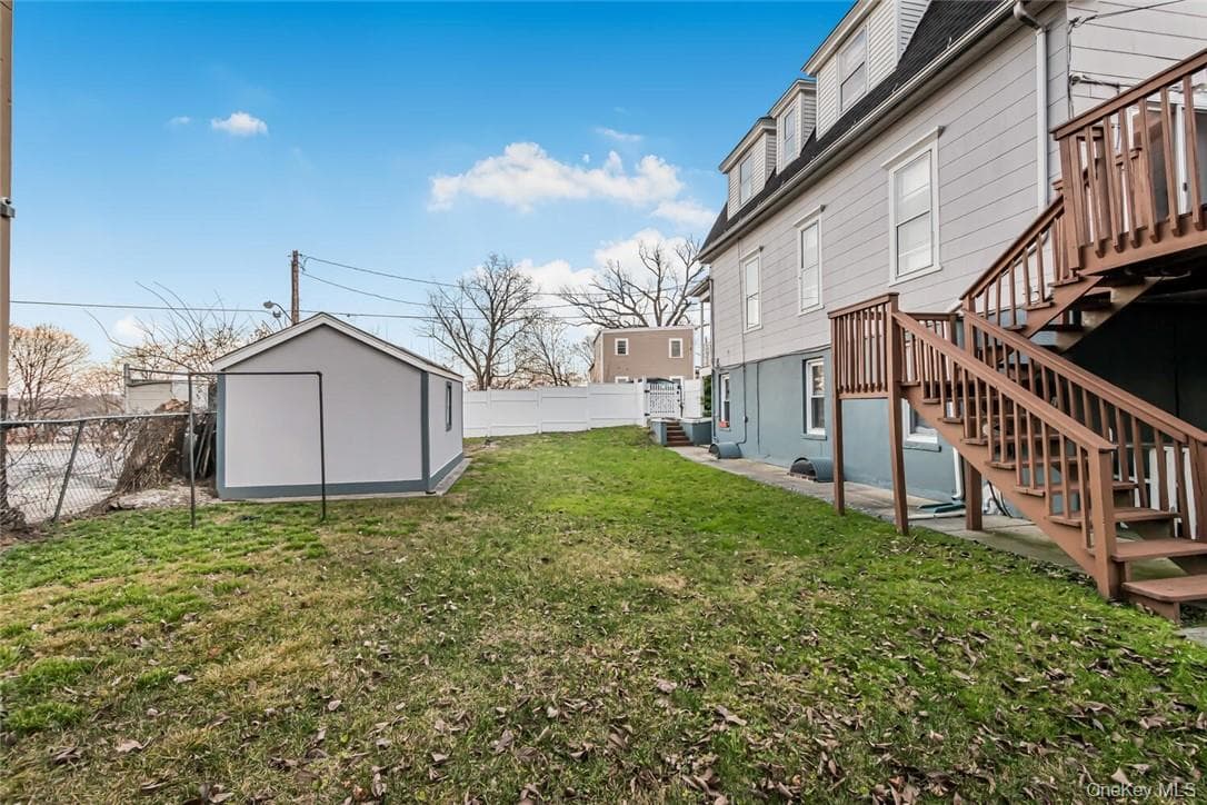 451 W 258th Street thumbnail 4