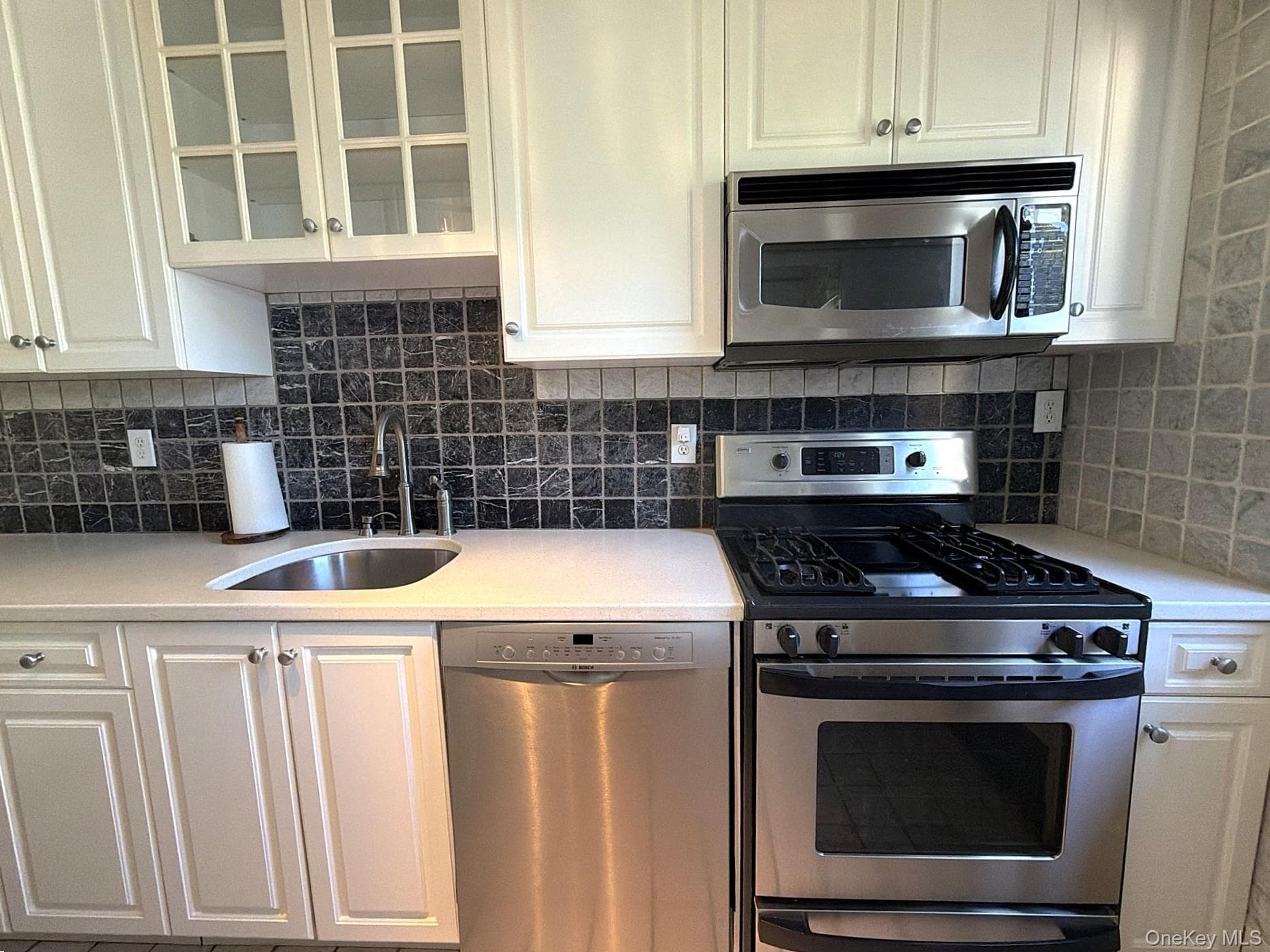 1085 Warburton Avenue Unit: 820 thumbnail 5