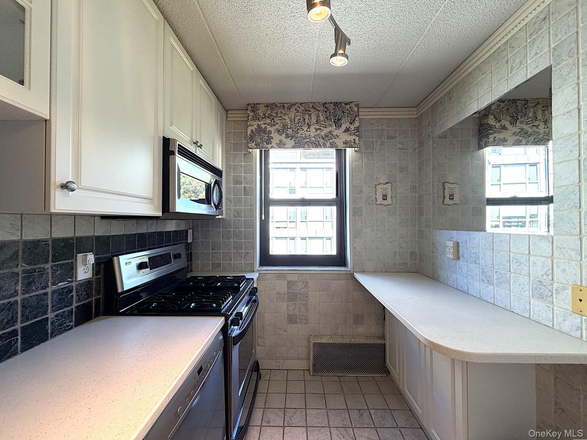 1085 Warburton Avenue Unit: 820 thumbnail 7