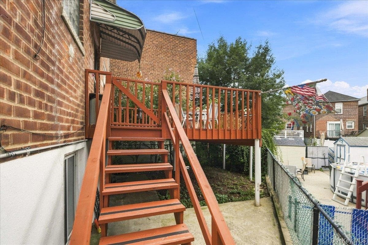 1563 Merry Avenue thumbnail 3