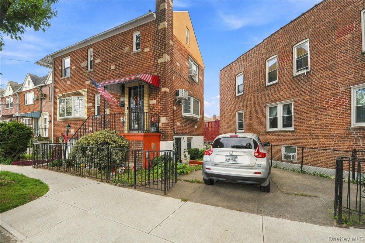 1563 Merry Avenue thumbnail 2