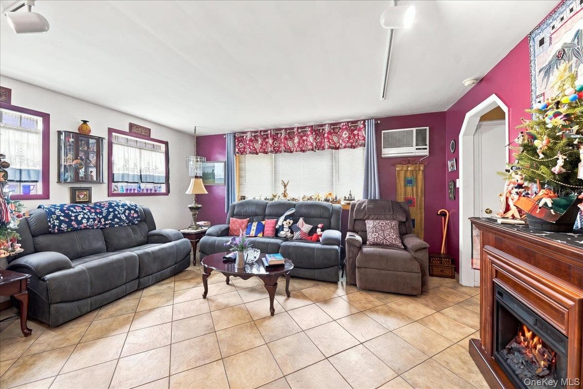 1563 Merry Avenue thumbnail 6
