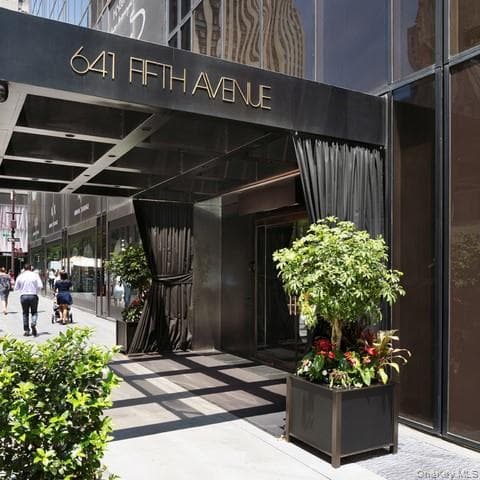 641 5th Avenue Unit: 33D thumbnail 2