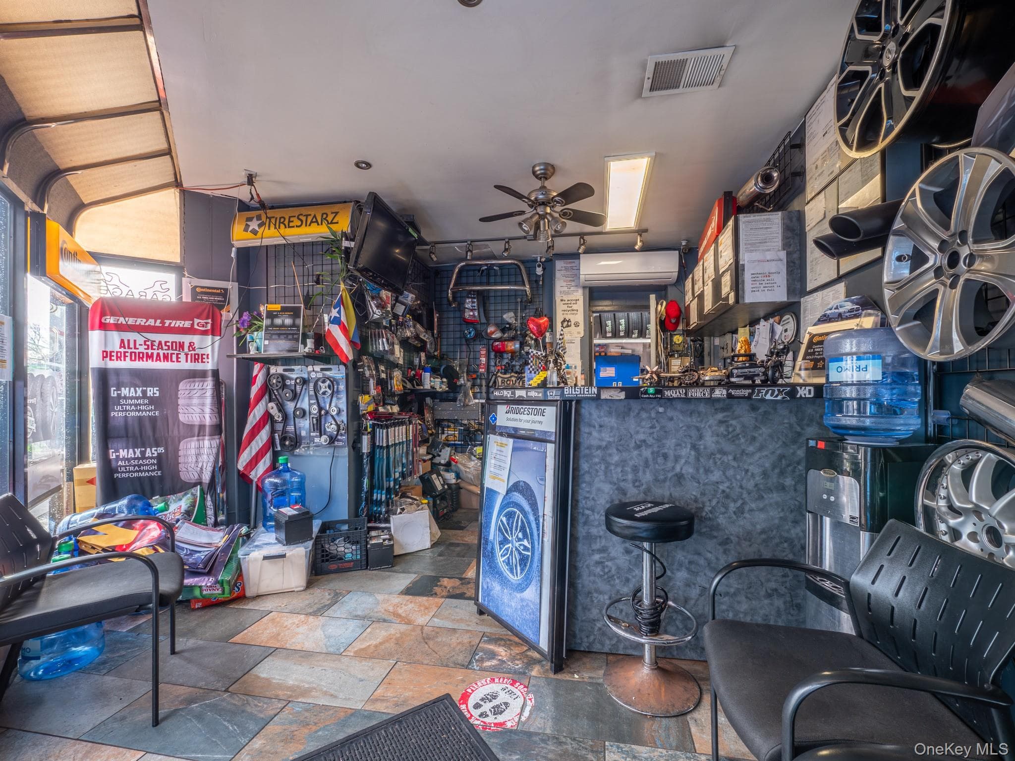 8924 Metropolitan Avenue thumbnail 4