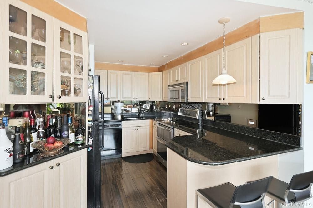 10-34 166th Street Unit: 9D thumbnail 17