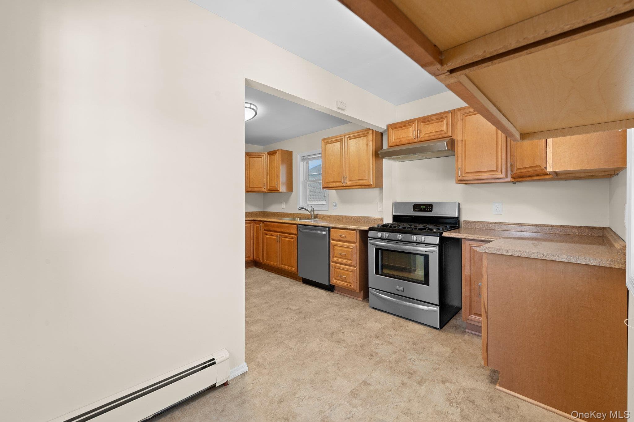 109 Laurel Street thumbnail 15