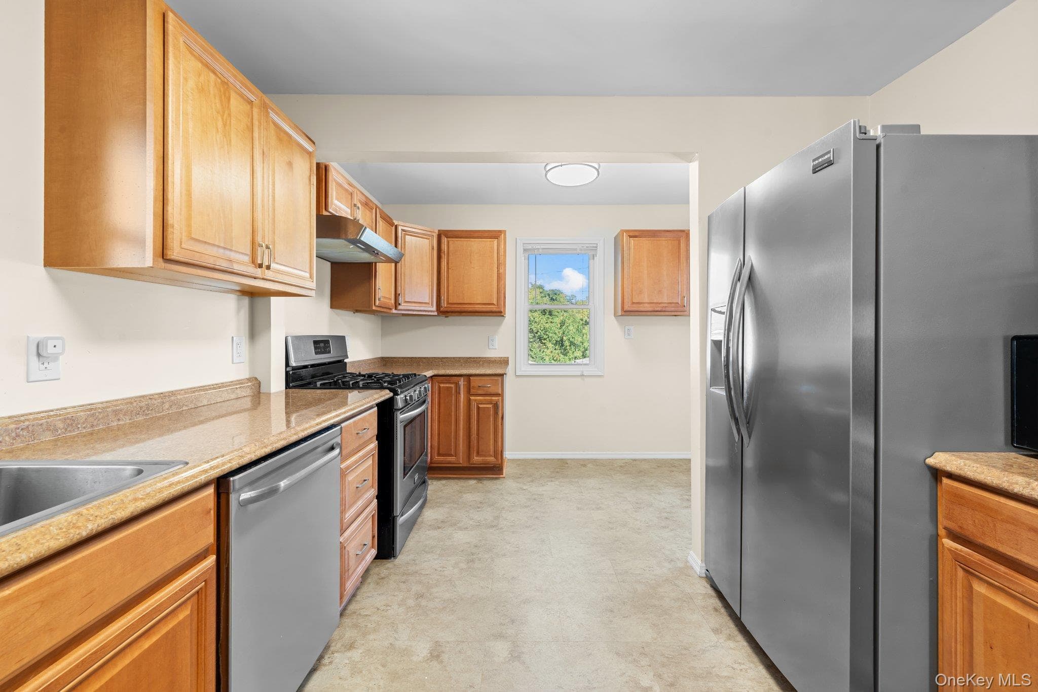 109 Laurel Street thumbnail 13