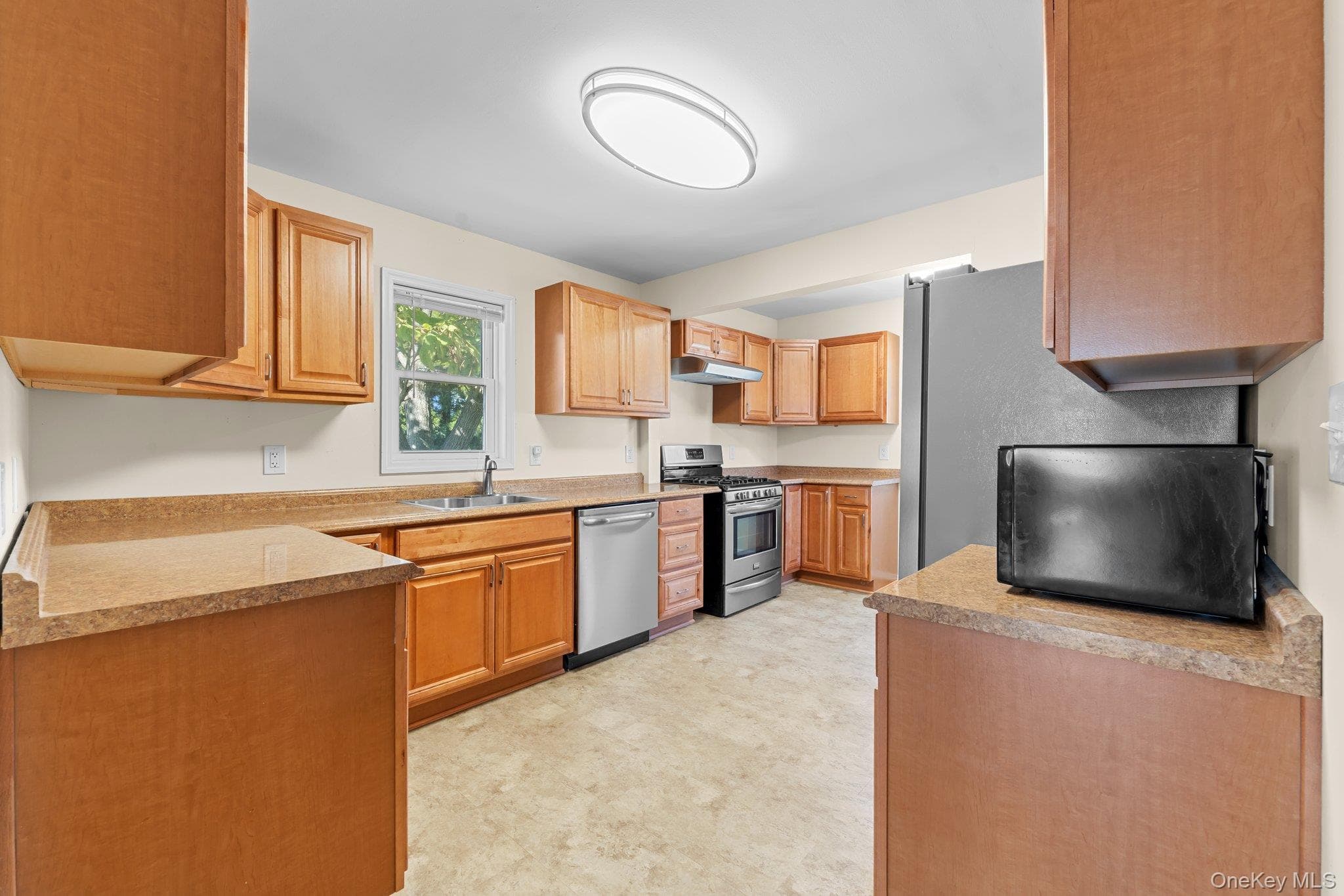 109 Laurel Street thumbnail 12