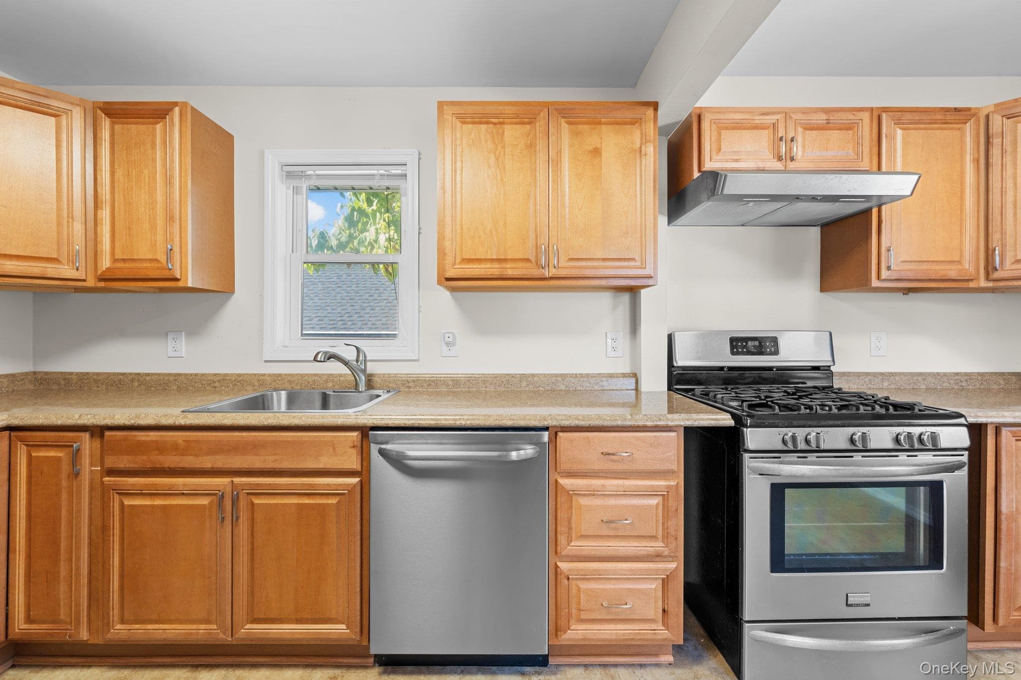 109 Laurel Street thumbnail 14