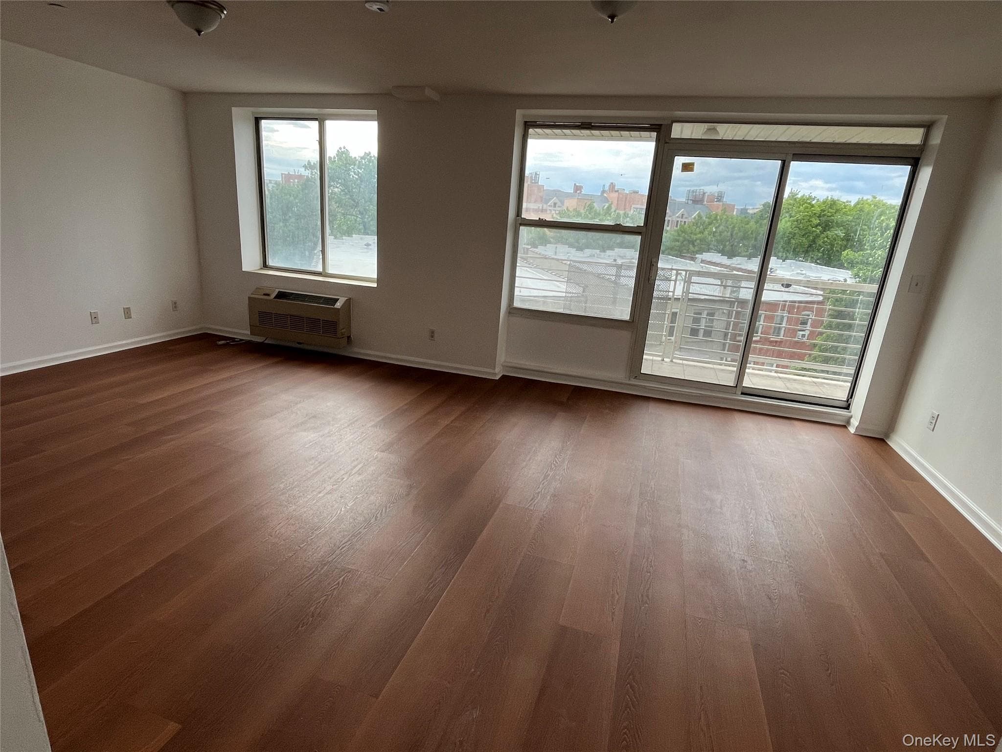 81-15 Queens Boulevard Unit: 4J thumbnail 3