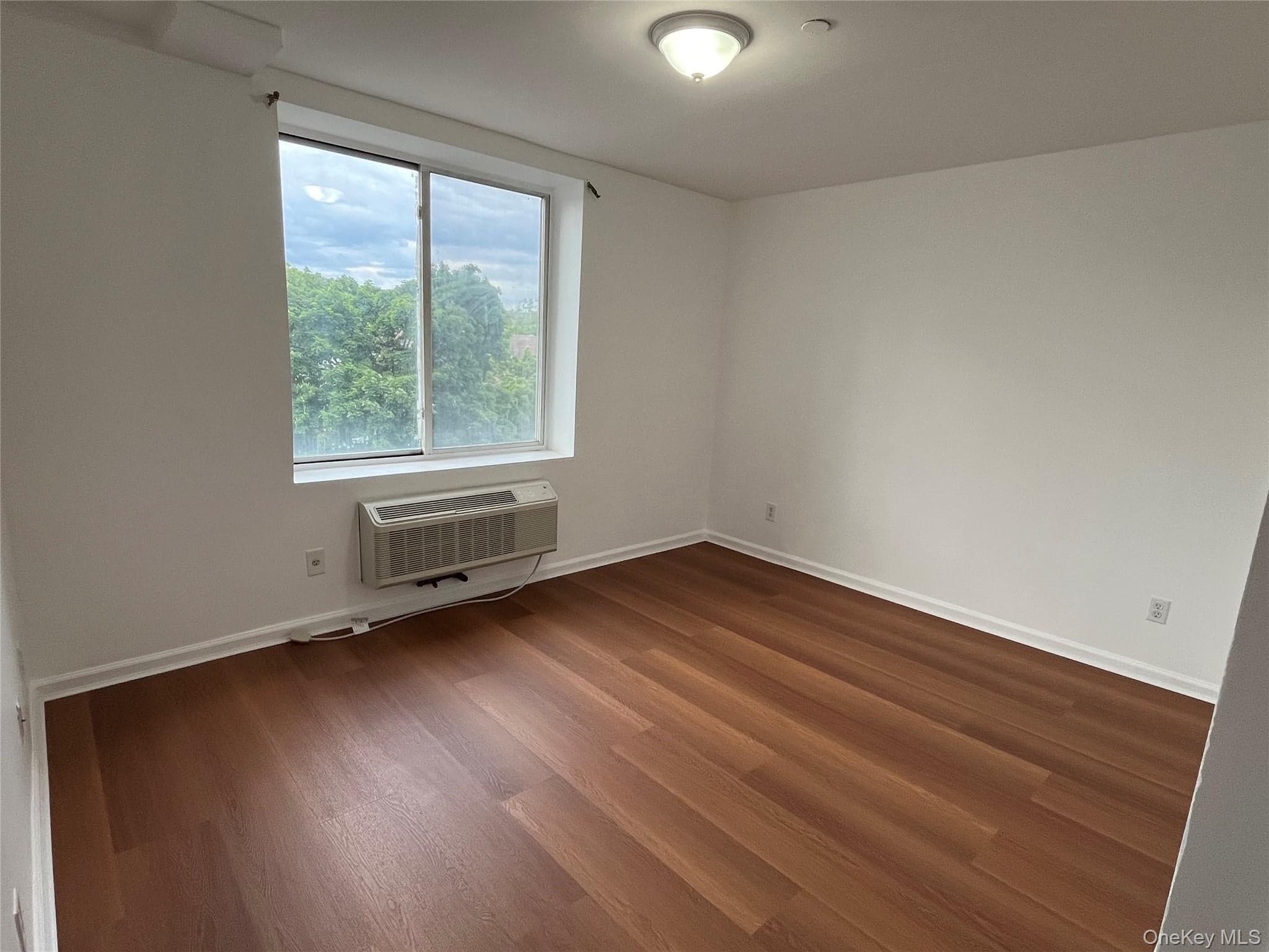 81-15 Queens Boulevard Unit: 4J thumbnail 5