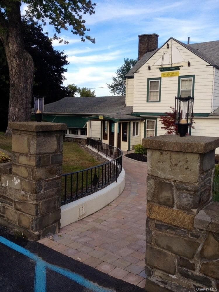 1725 Route 9w thumbnail 3
