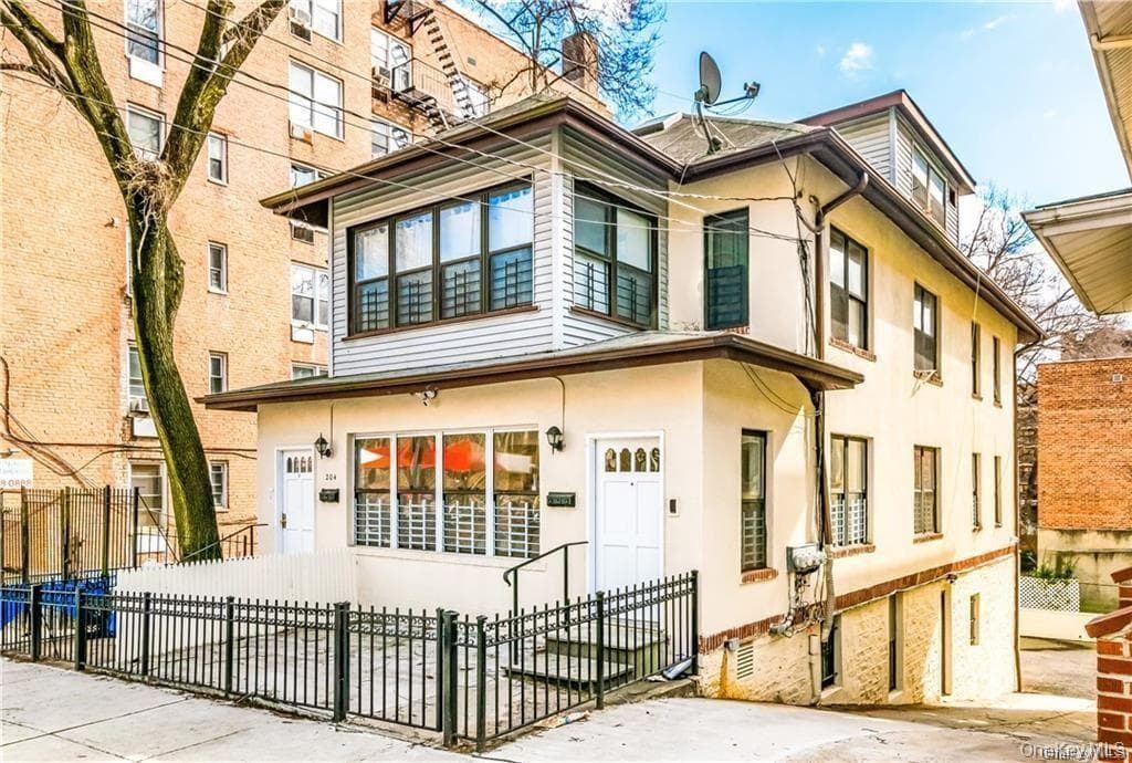 204 W 260th Street thumbnail 17