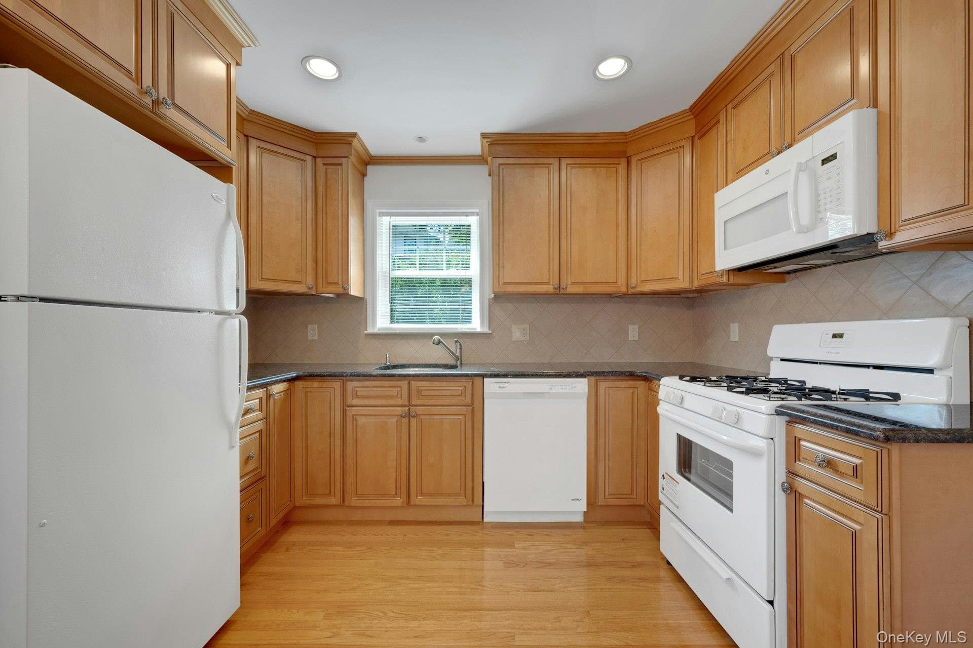 52 Fisher Avenue thumbnail 23