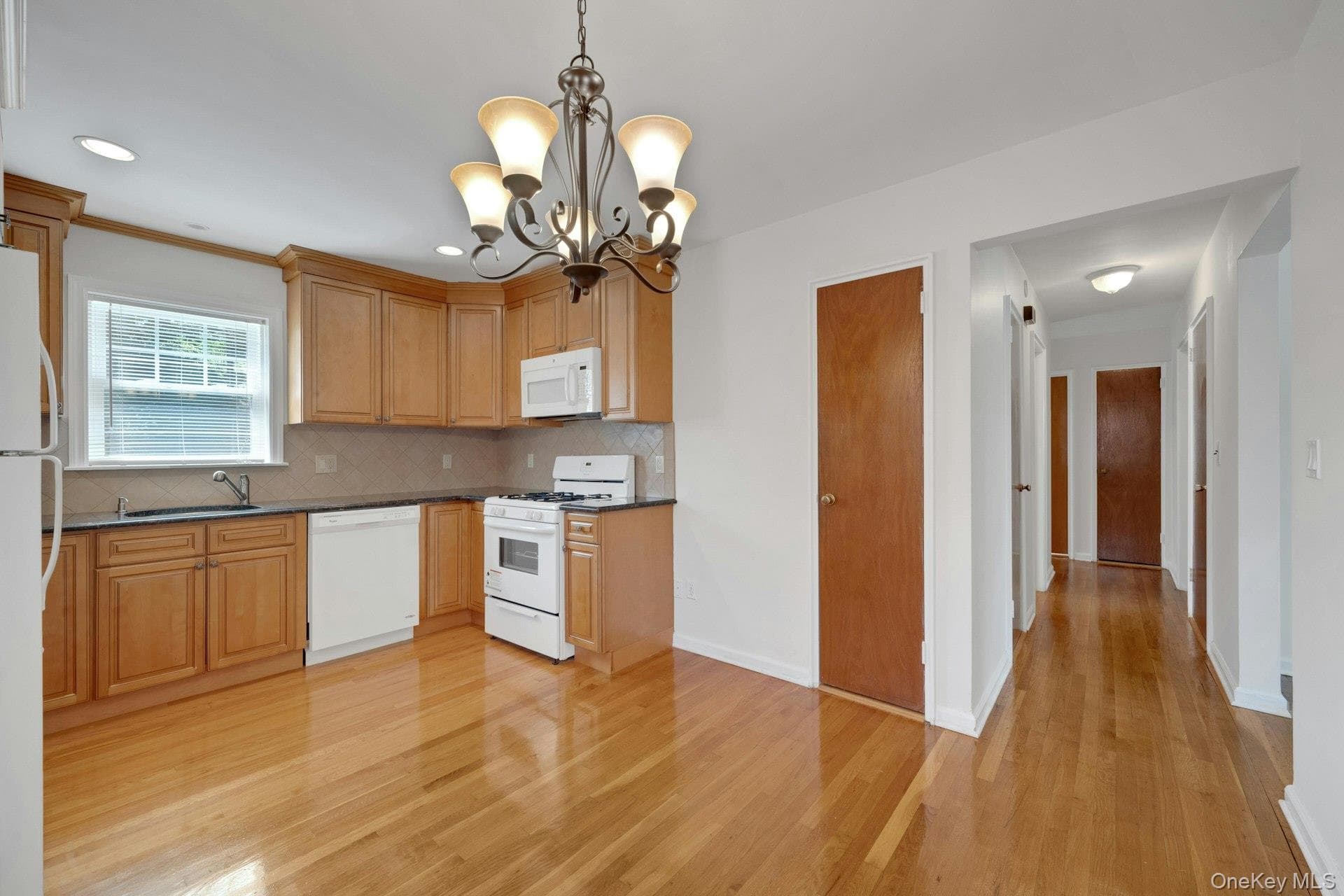 52 Fisher Avenue thumbnail 24