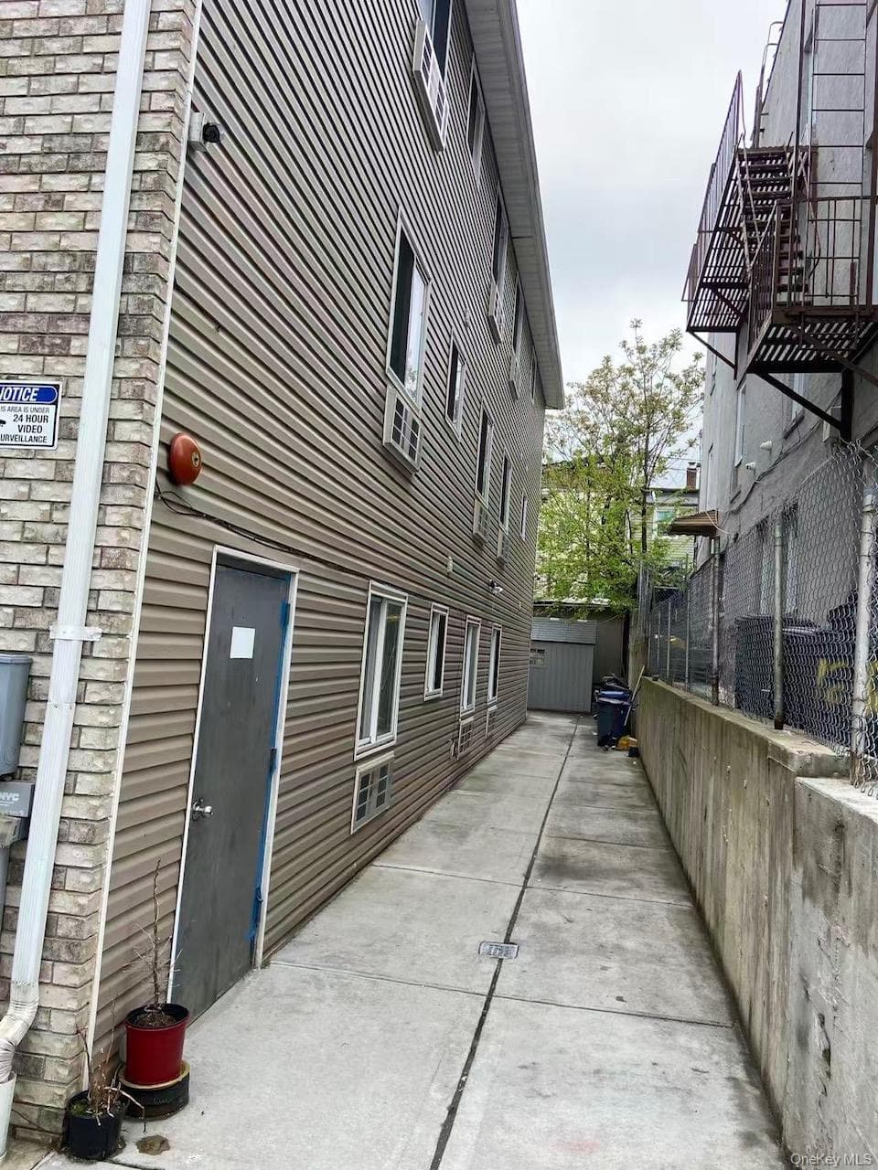 1233 Beach Avenue thumbnail 2