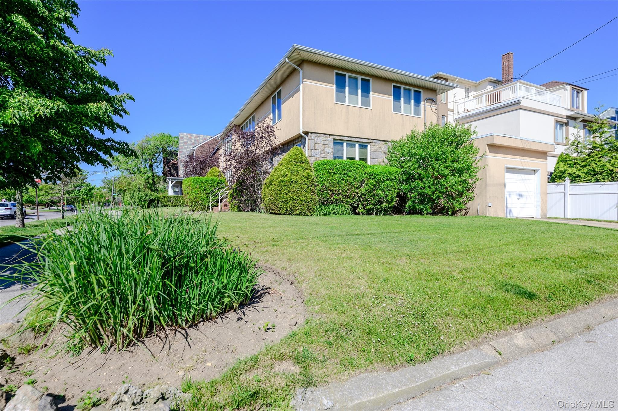 13802 Rockaway Beach Boulevard thumbnail 3