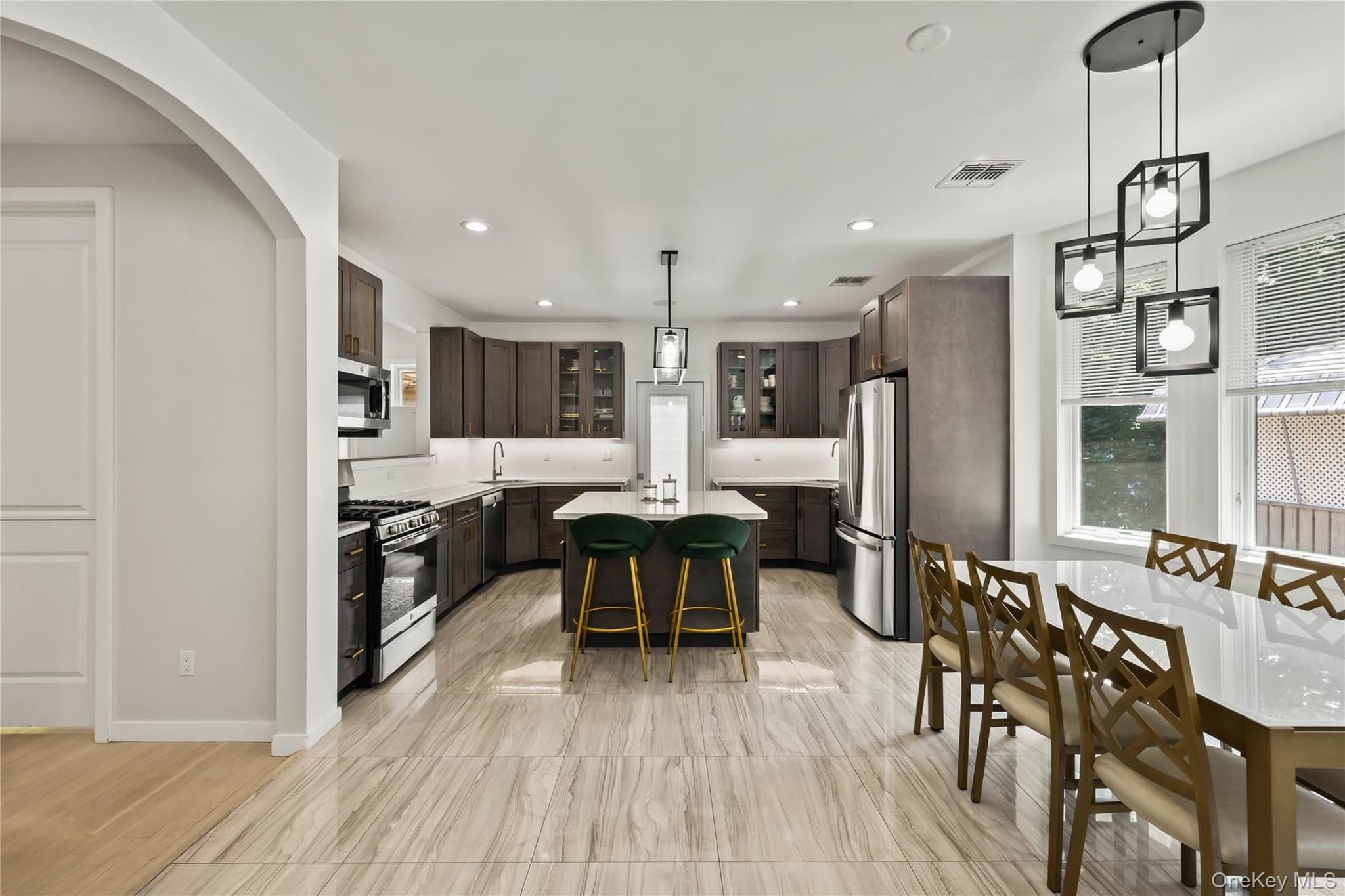 60 N Cole Avenue thumbnail 11
