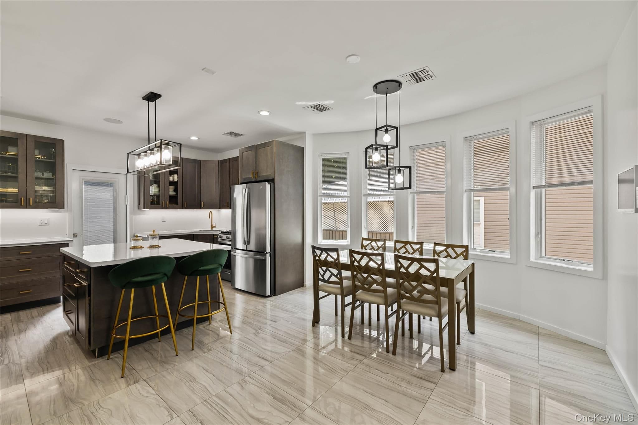 60 N Cole Avenue thumbnail 10