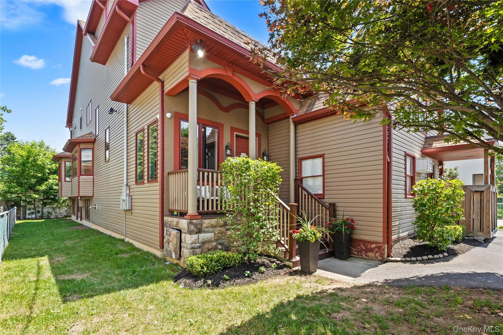 60 N Cole Avenue thumbnail 3