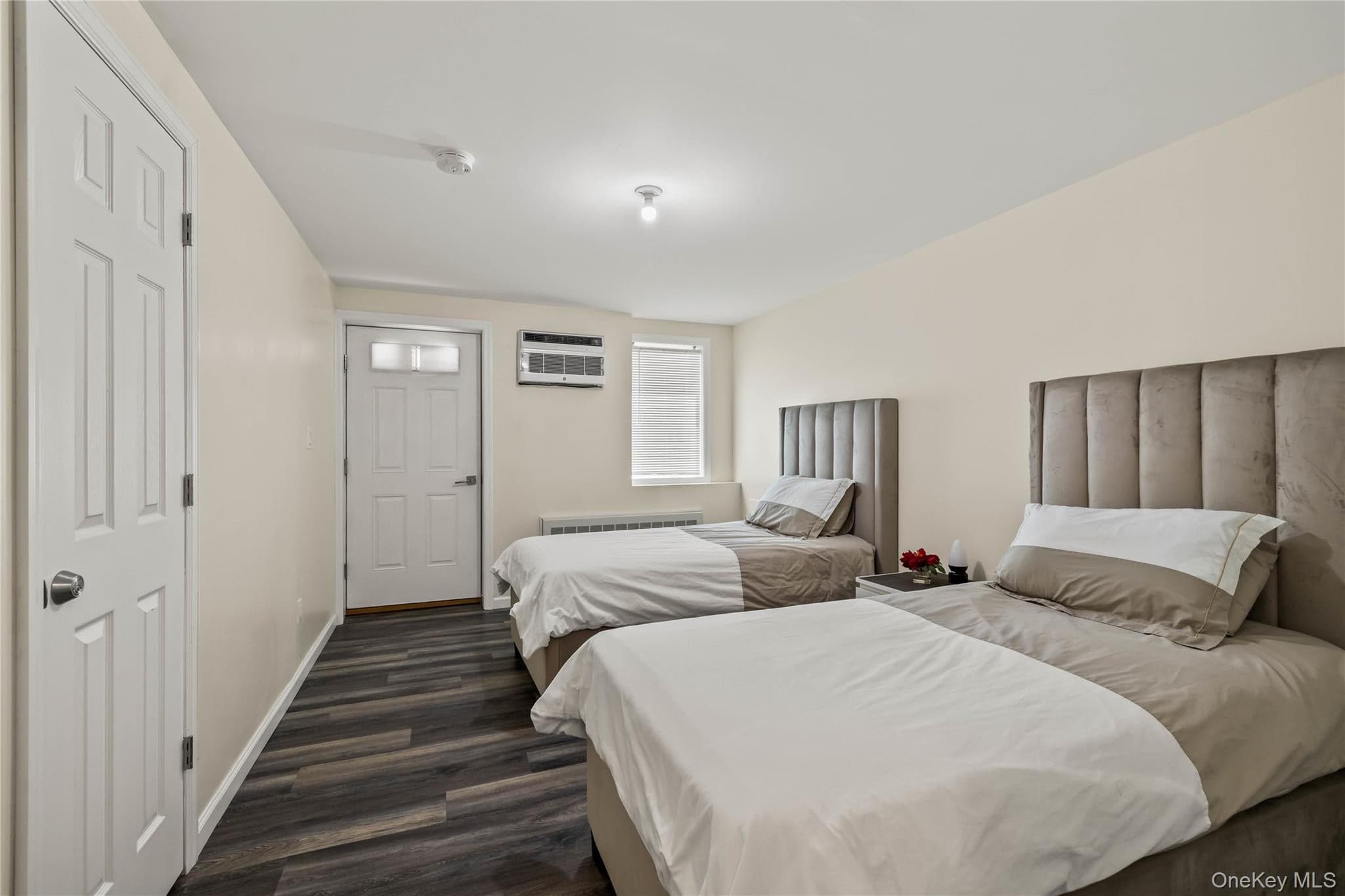 60 N Cole Avenue thumbnail 31