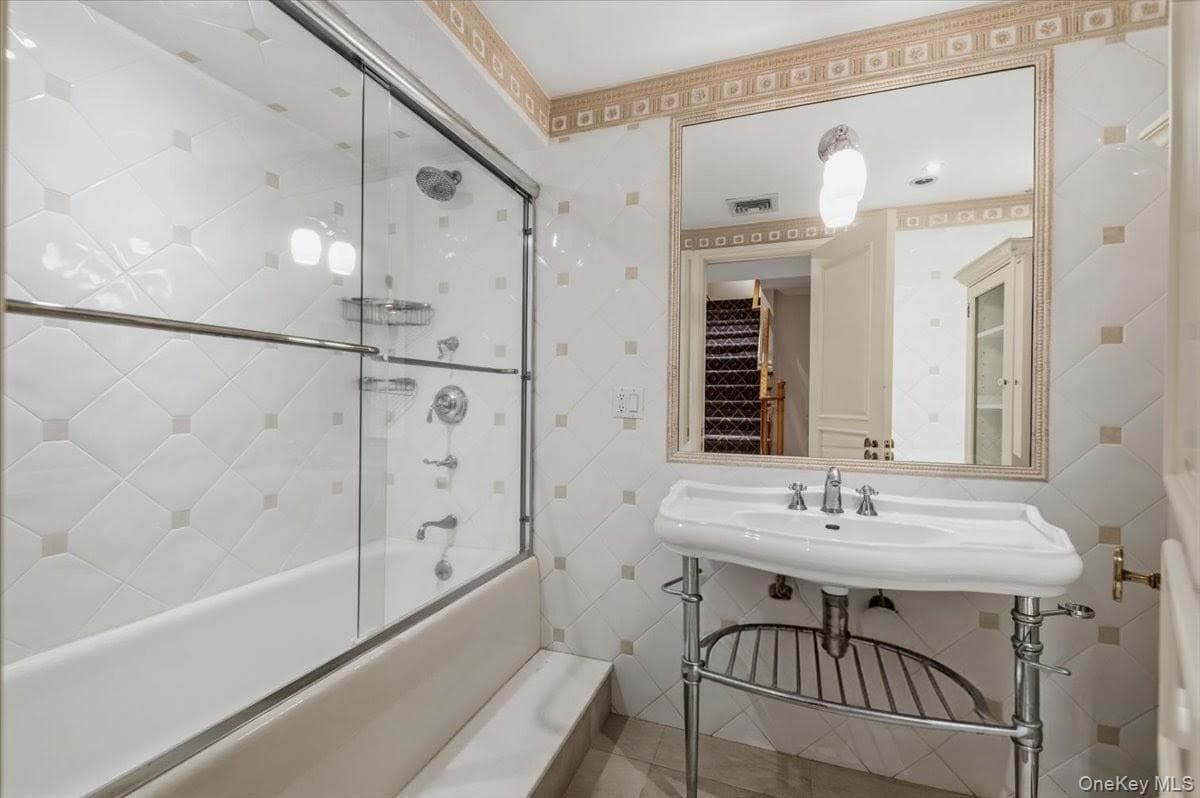 17 Sutton Place thumbnail 33