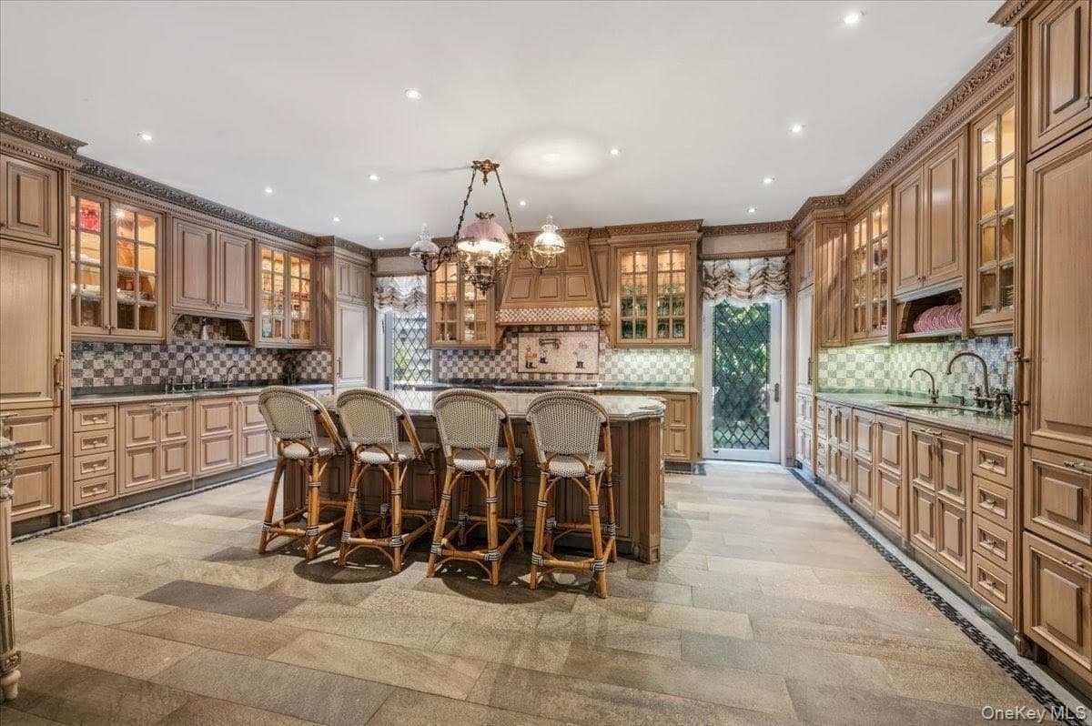 17 Sutton Place thumbnail 11